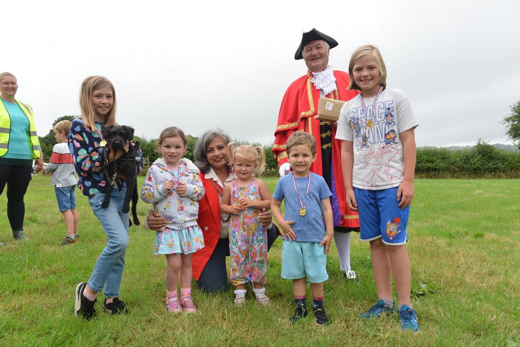 LITTLE HEROES: Youngest runners on the day were Annie Abbott-Walters (4), Eden Headley (2) and Nico Kirkman (3). They are seen with Penny Green, mayor Cllr Rima Chatterjee, town crier Ian Kirkbride and Josie Green						             TM pic